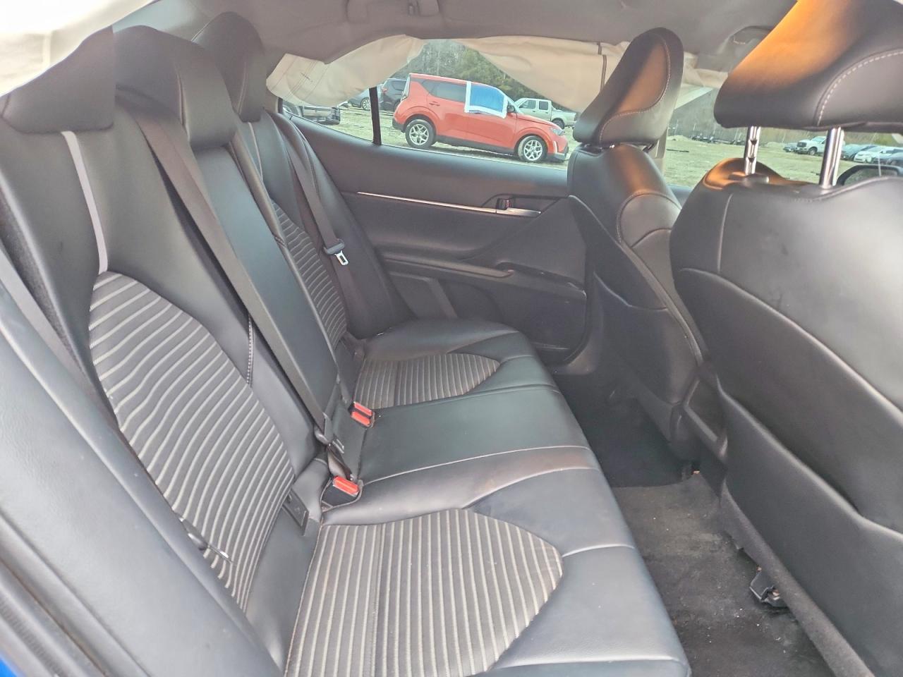 2020 TOYOTA CAMRY SE photo 10