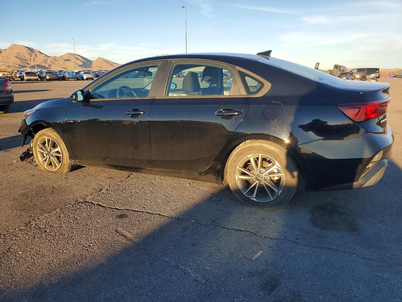 2023 KIA FORTE LXS photo 2