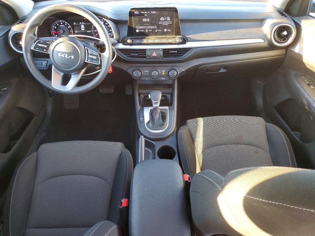 2023 KIA FORTE LXS photo 8