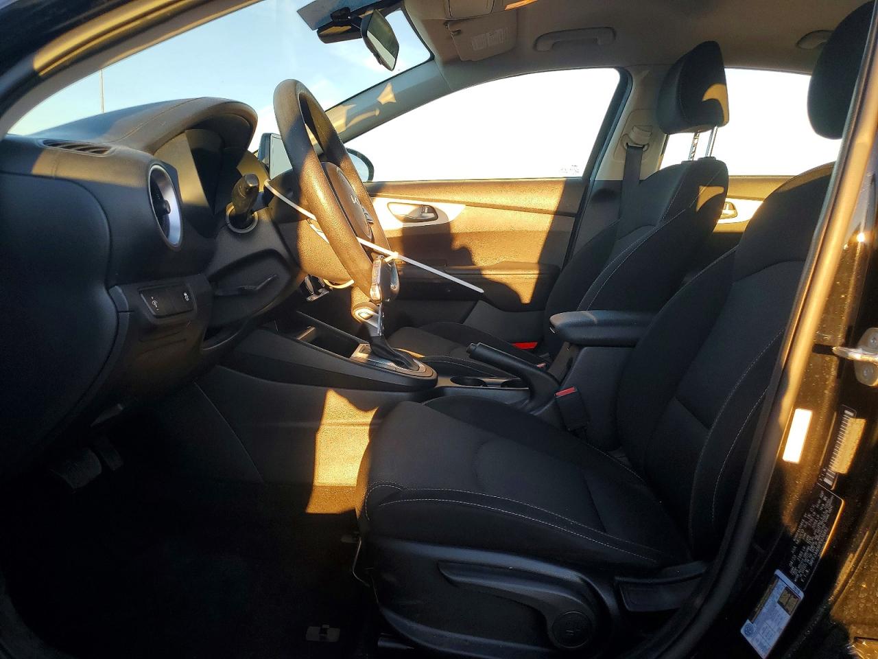 2023 KIA FORTE LXS photo 7
