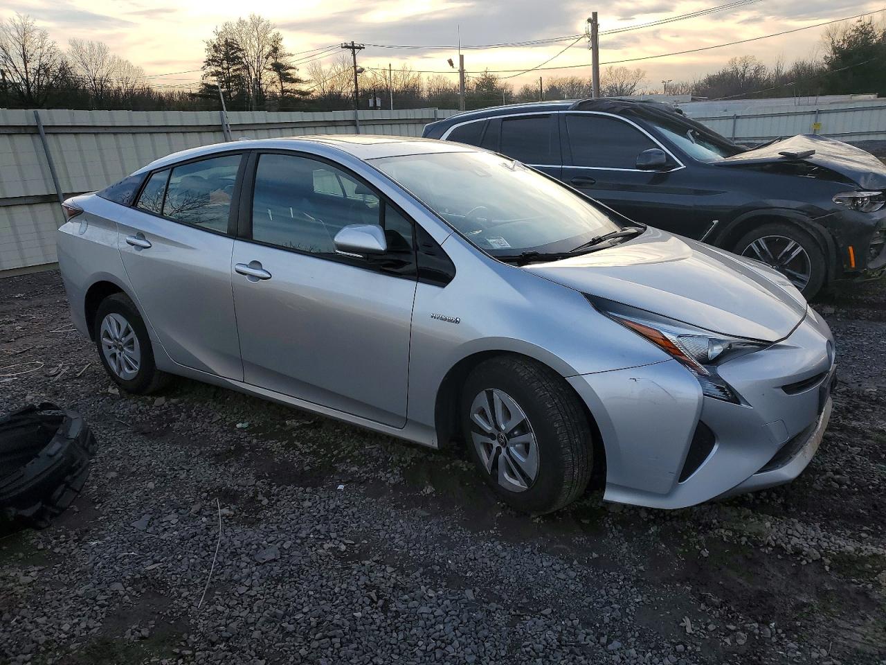 2016 TOYOTA PRIUS photo 7