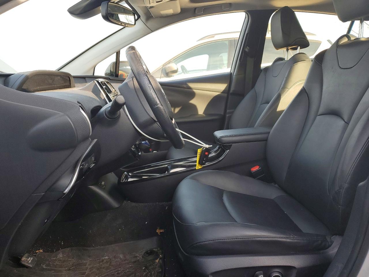 2016 TOYOTA PRIUS photo 13
