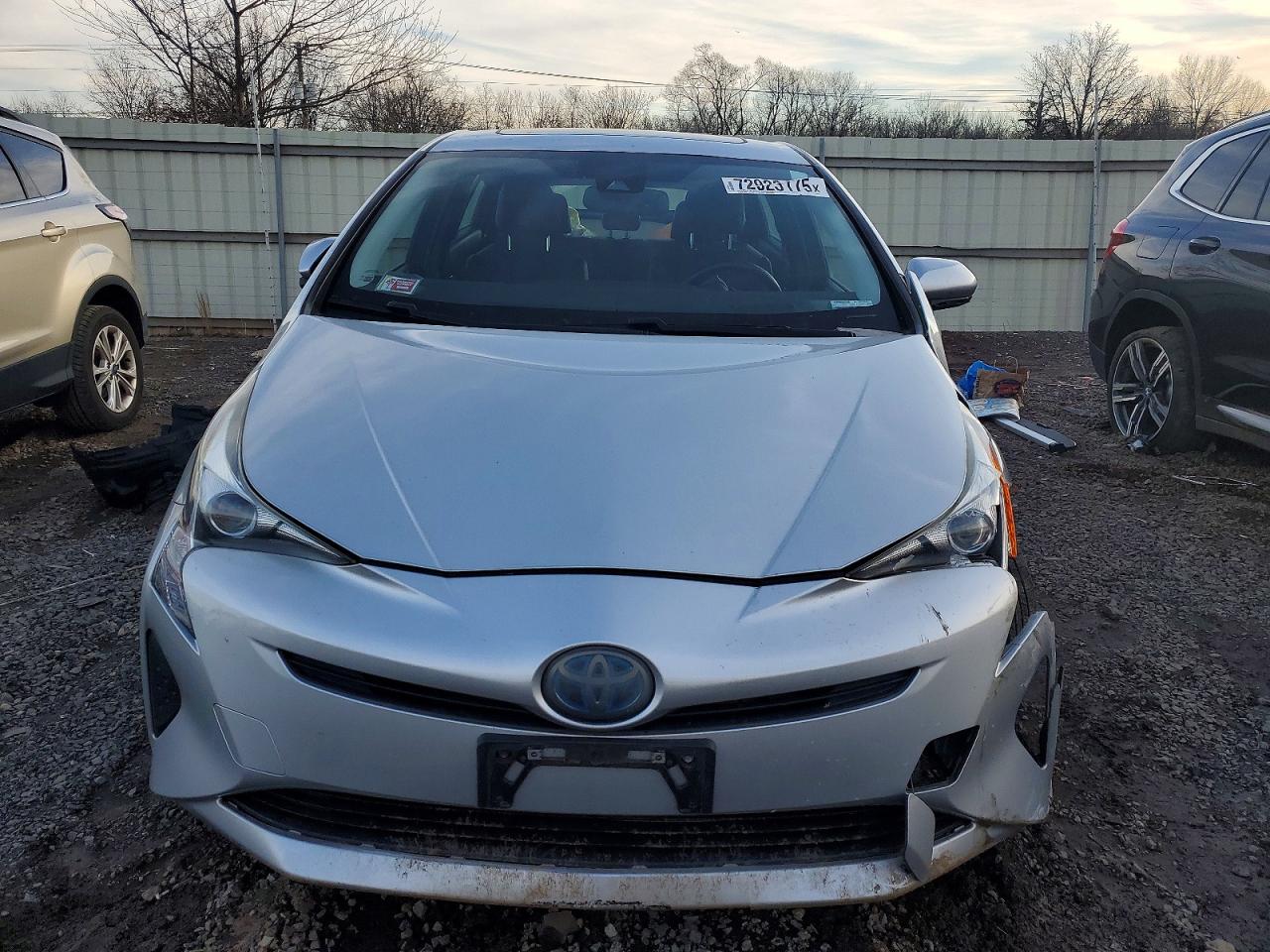2016 TOYOTA PRIUS photo 9