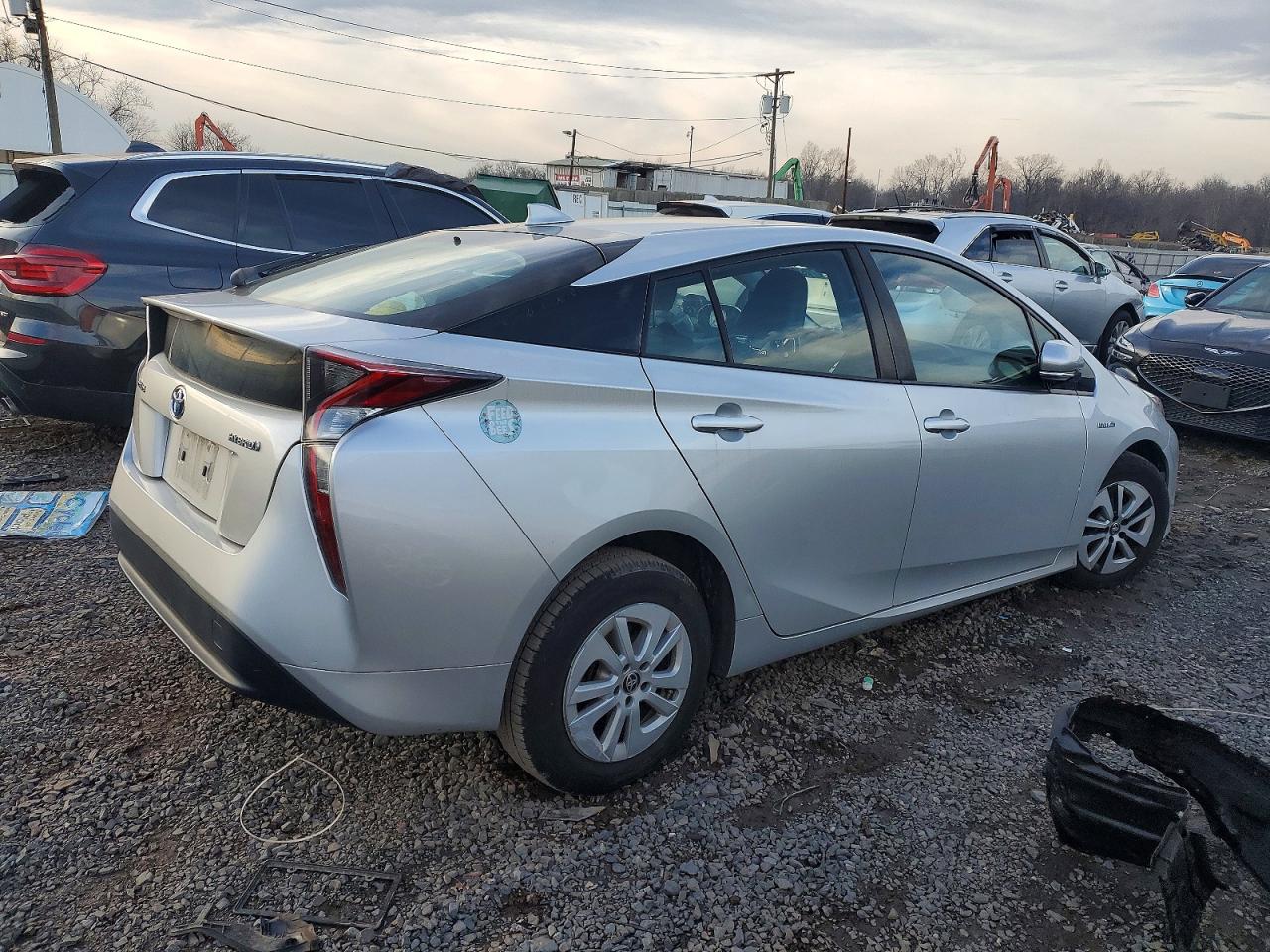 2016 TOYOTA PRIUS photo 5