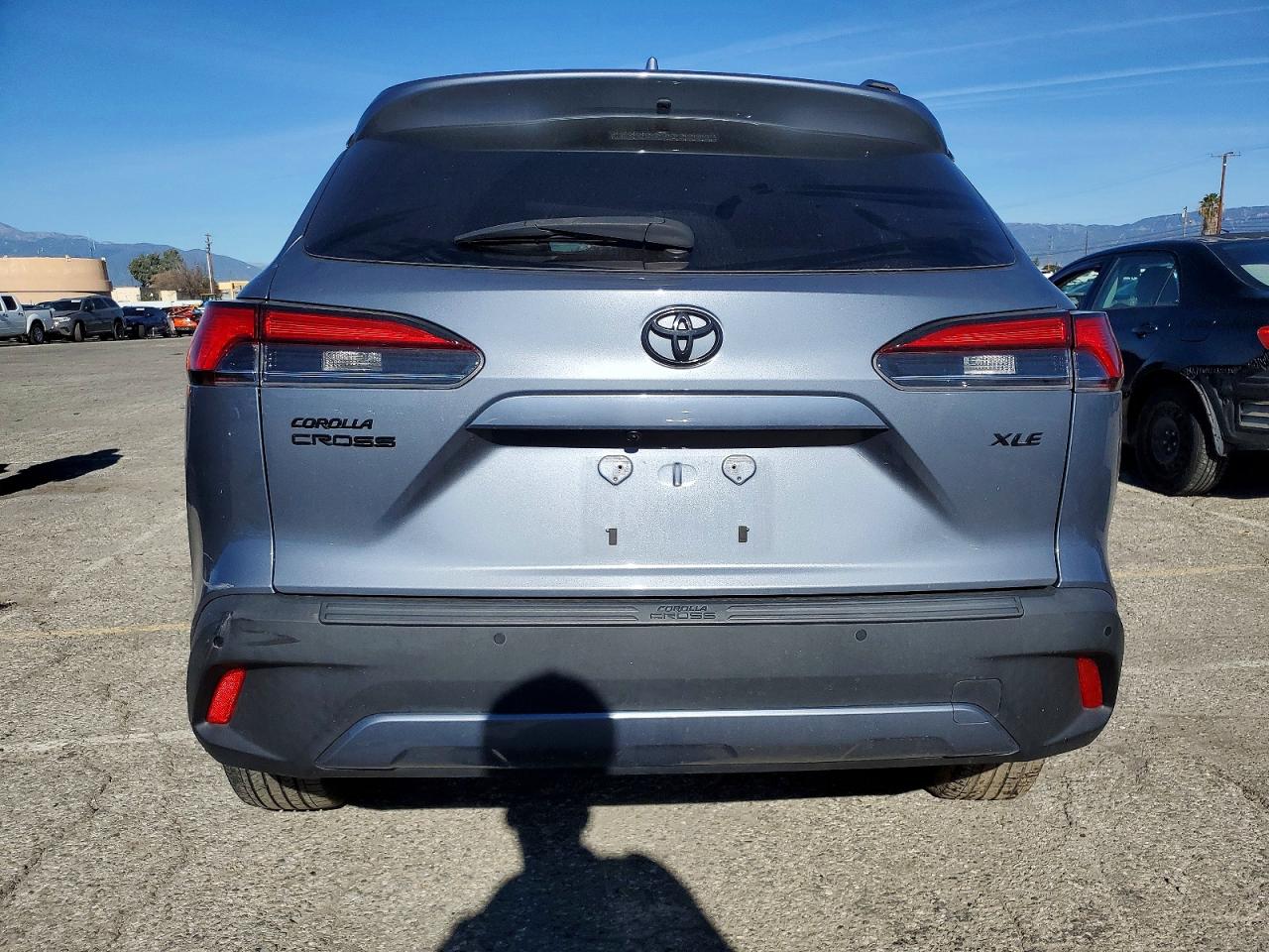 2022 TOYOTA COROLLA CROSS XLE photo 6