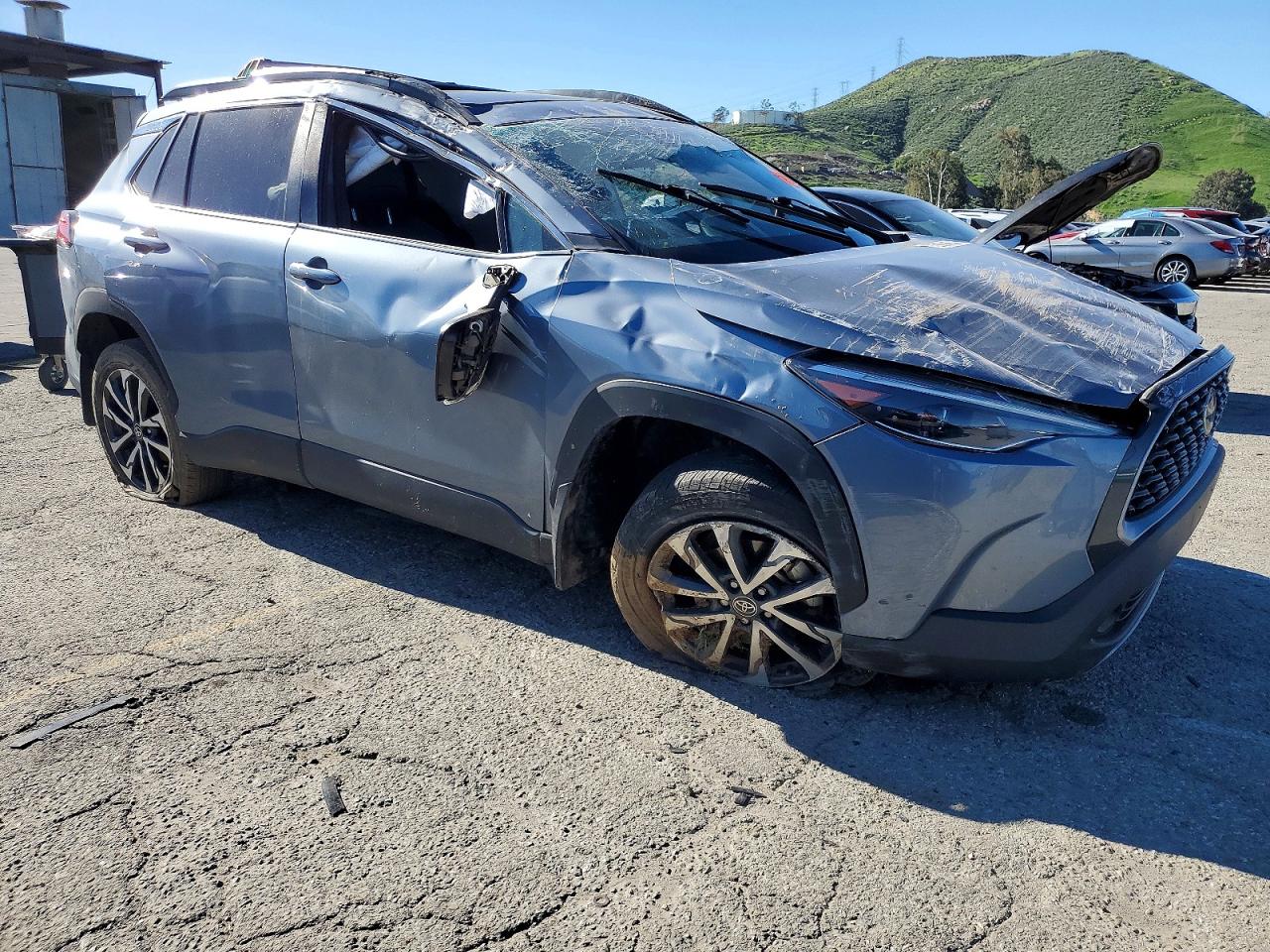 2022 TOYOTA COROLLA CROSS XLE photo 4