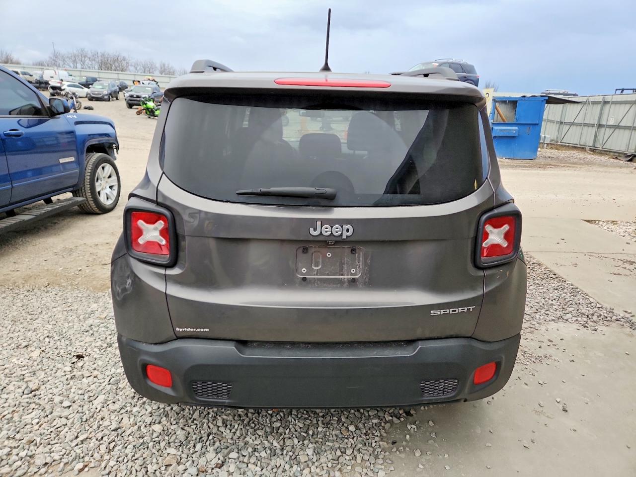 2017 JEEP RENEGADE SPORT photo 6
