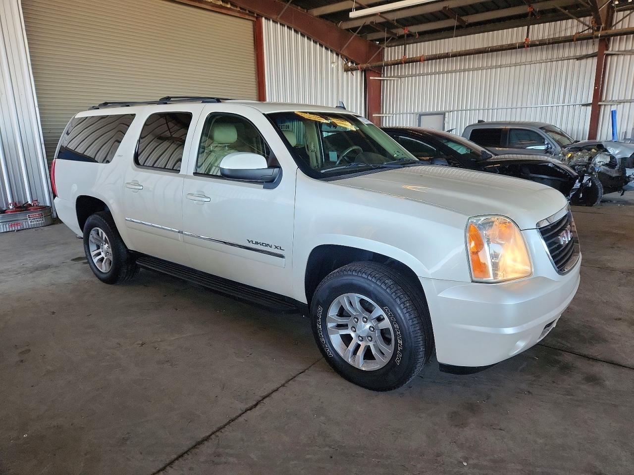 2012 GMC YUKON XL K1500 SLT photo 4
