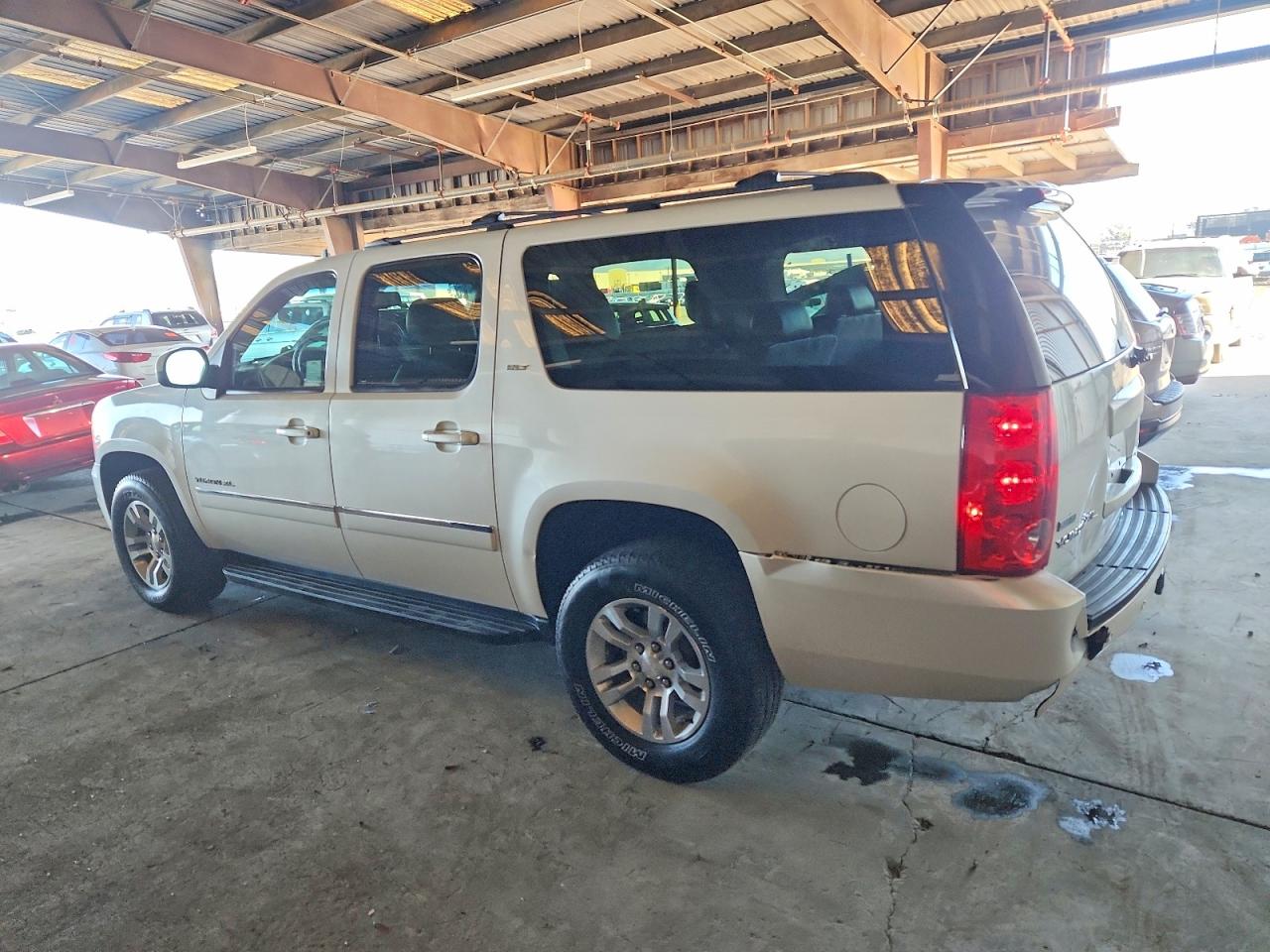 2012 GMC YUKON XL K1500 SLT photo 2