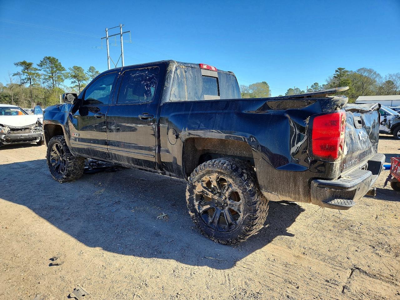 2018 CHEVROLET SILVERADO K1500 LT photo 2