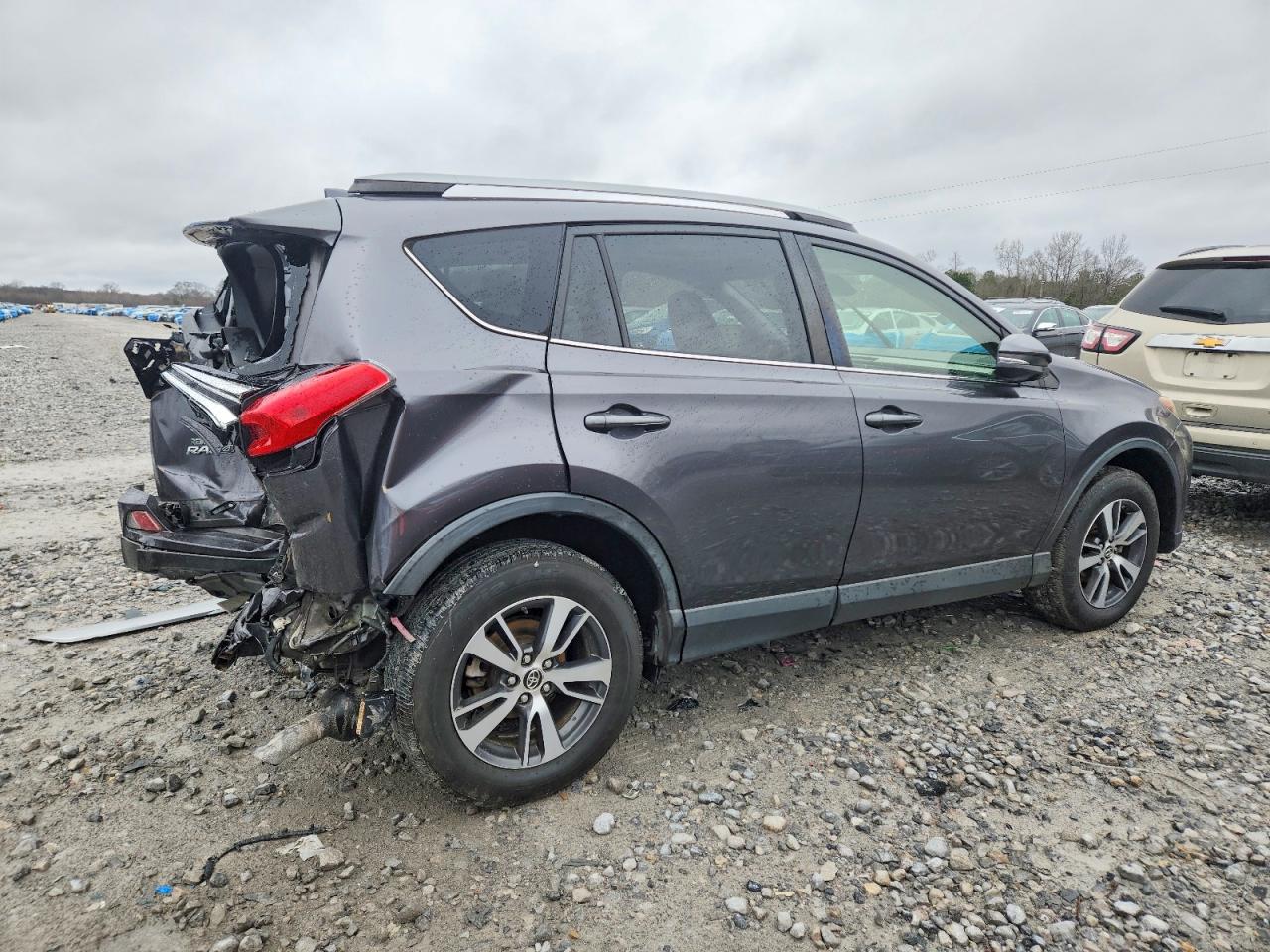 2017 TOYOTA RAV4 photo 5