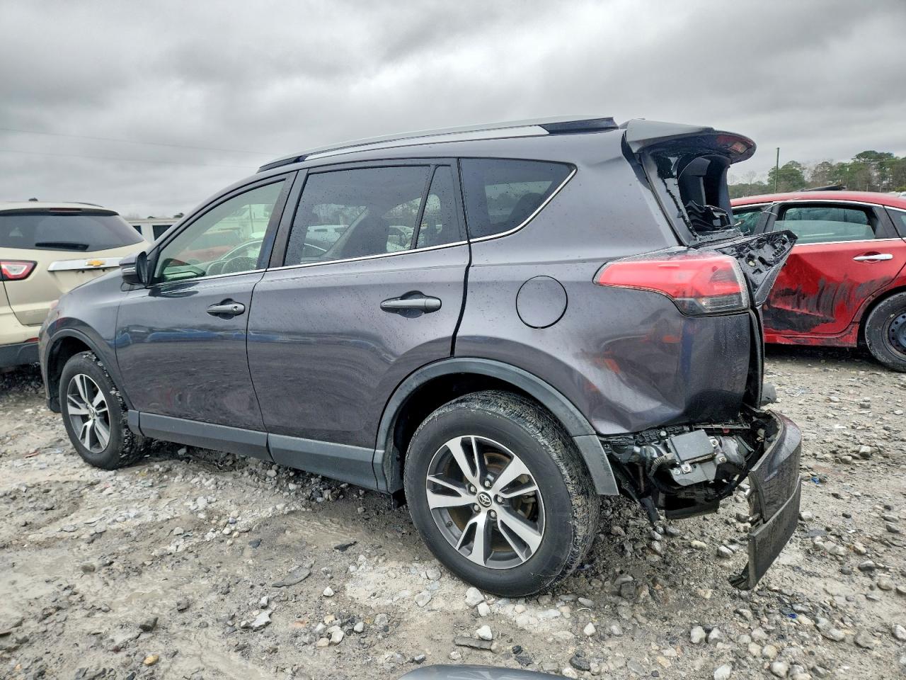 2017 TOYOTA RAV4 photo 3