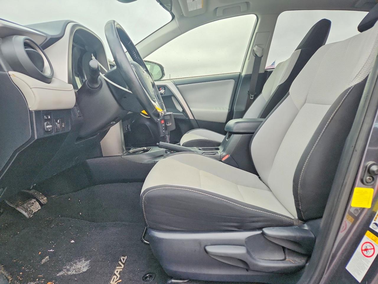 2017 TOYOTA RAV4 photo 13
