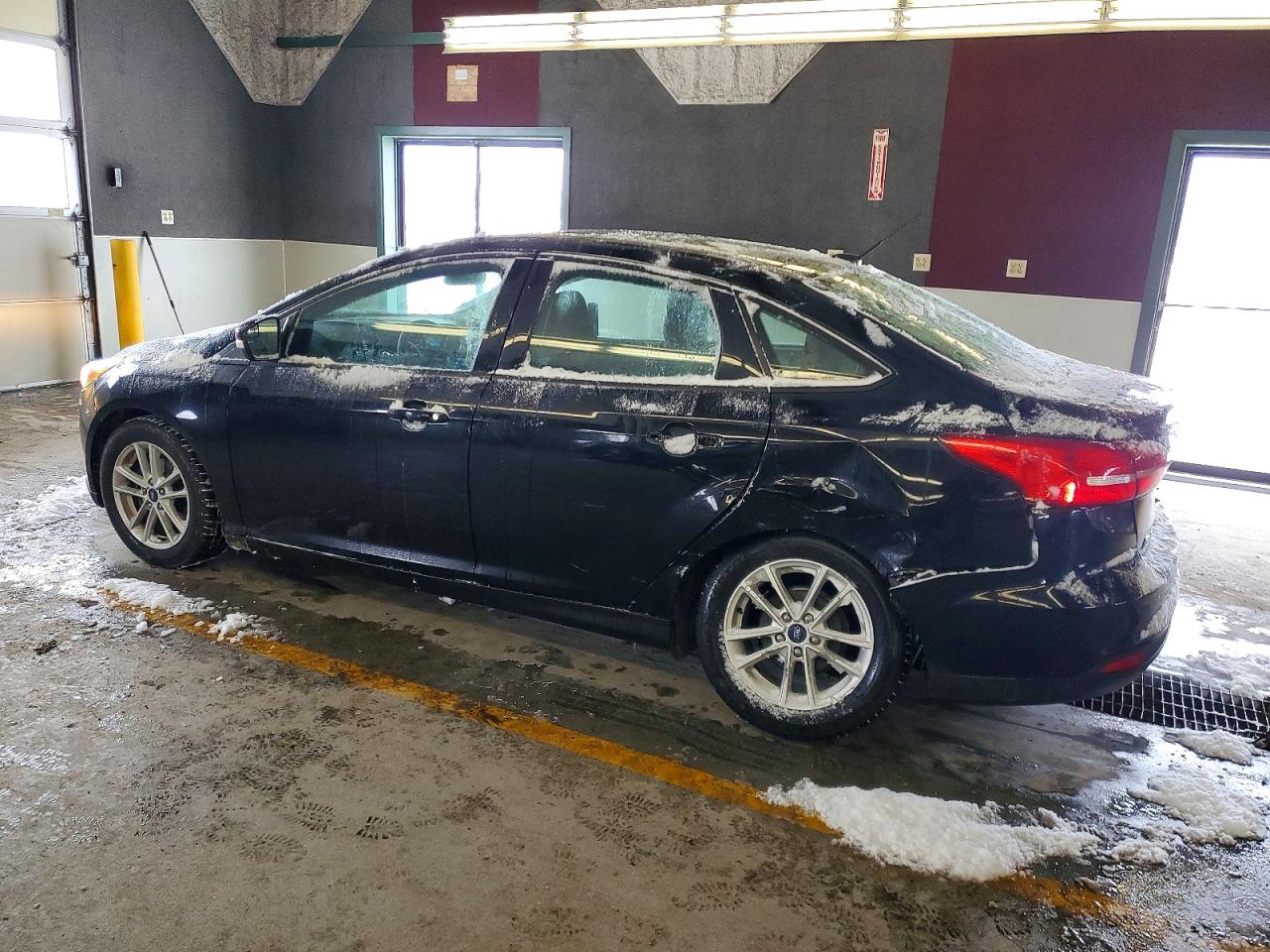 2017 FORD FOCUS SE photo 4