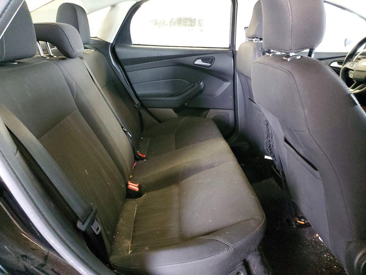 2017 FORD FOCUS SE photo 28
