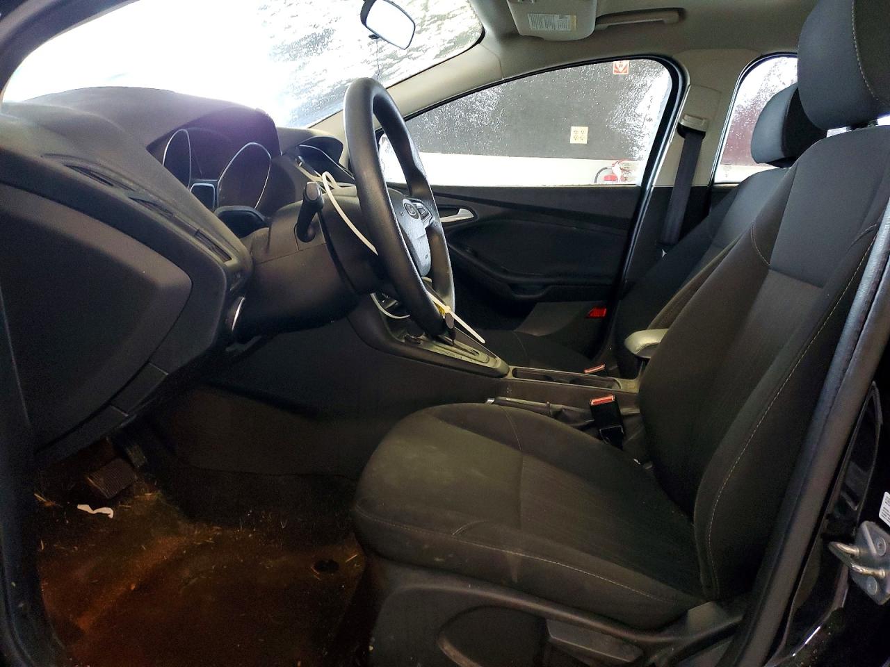 2017 FORD FOCUS SE photo 19