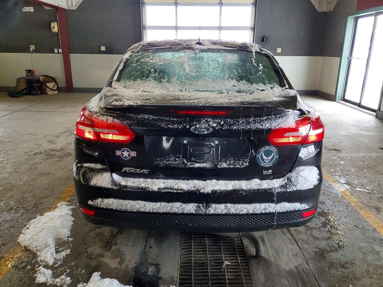 2017 FORD FOCUS SE photo 16
