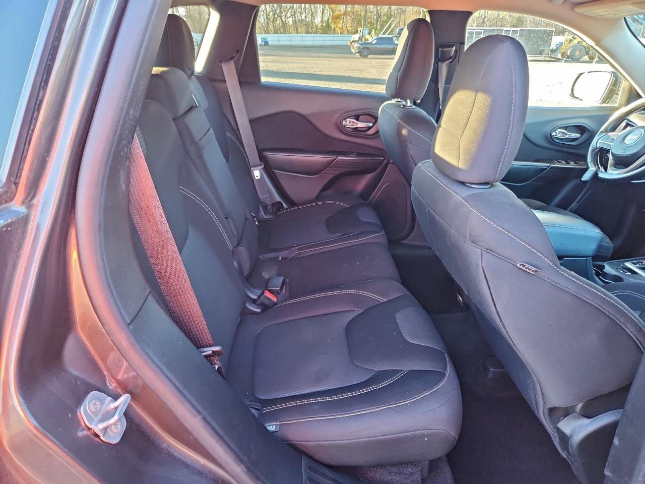 2015 JEEP CHEROKEE LATITUDE photo 21