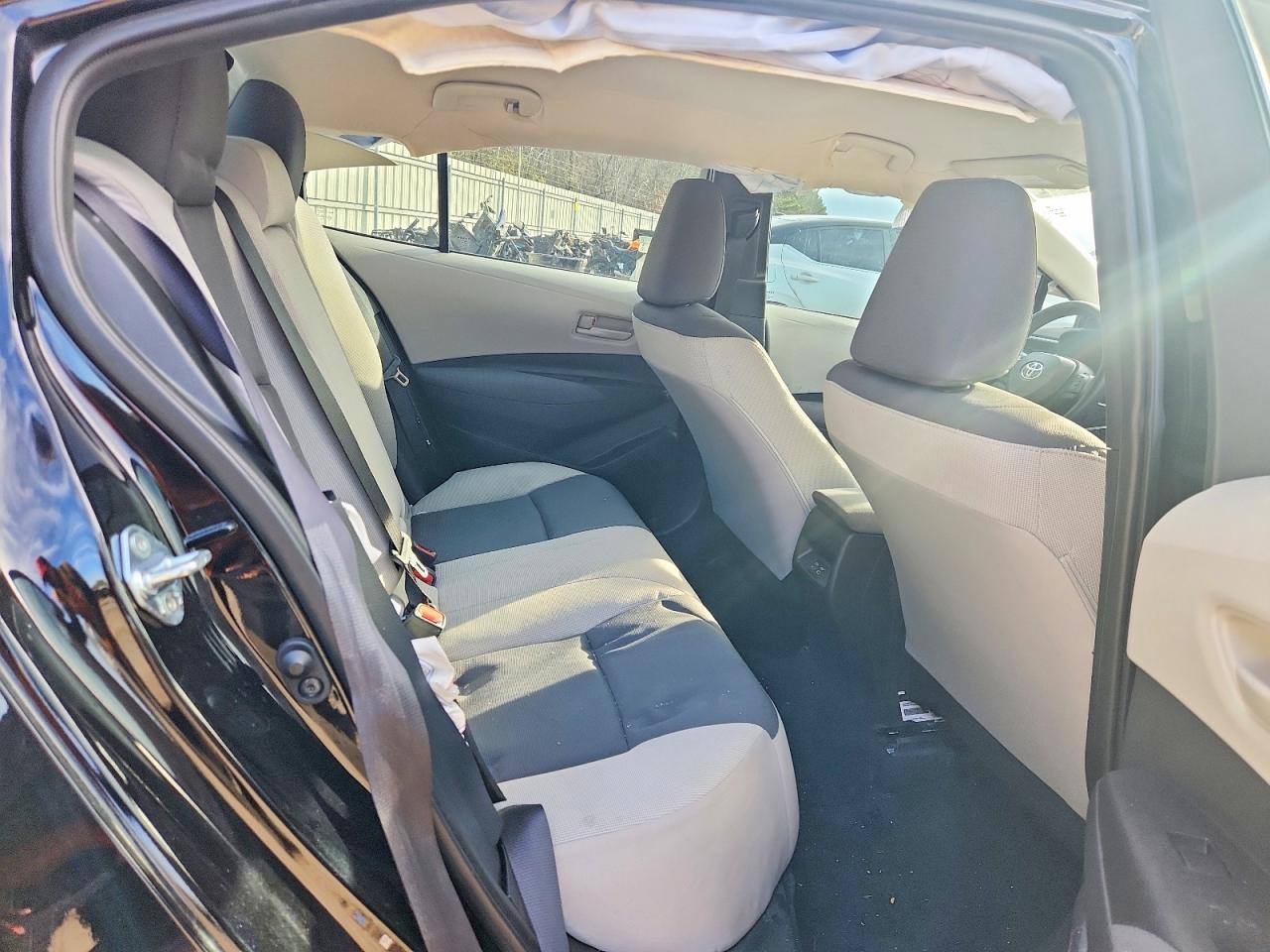 2025 TOYOTA COROLLA LE photo 28