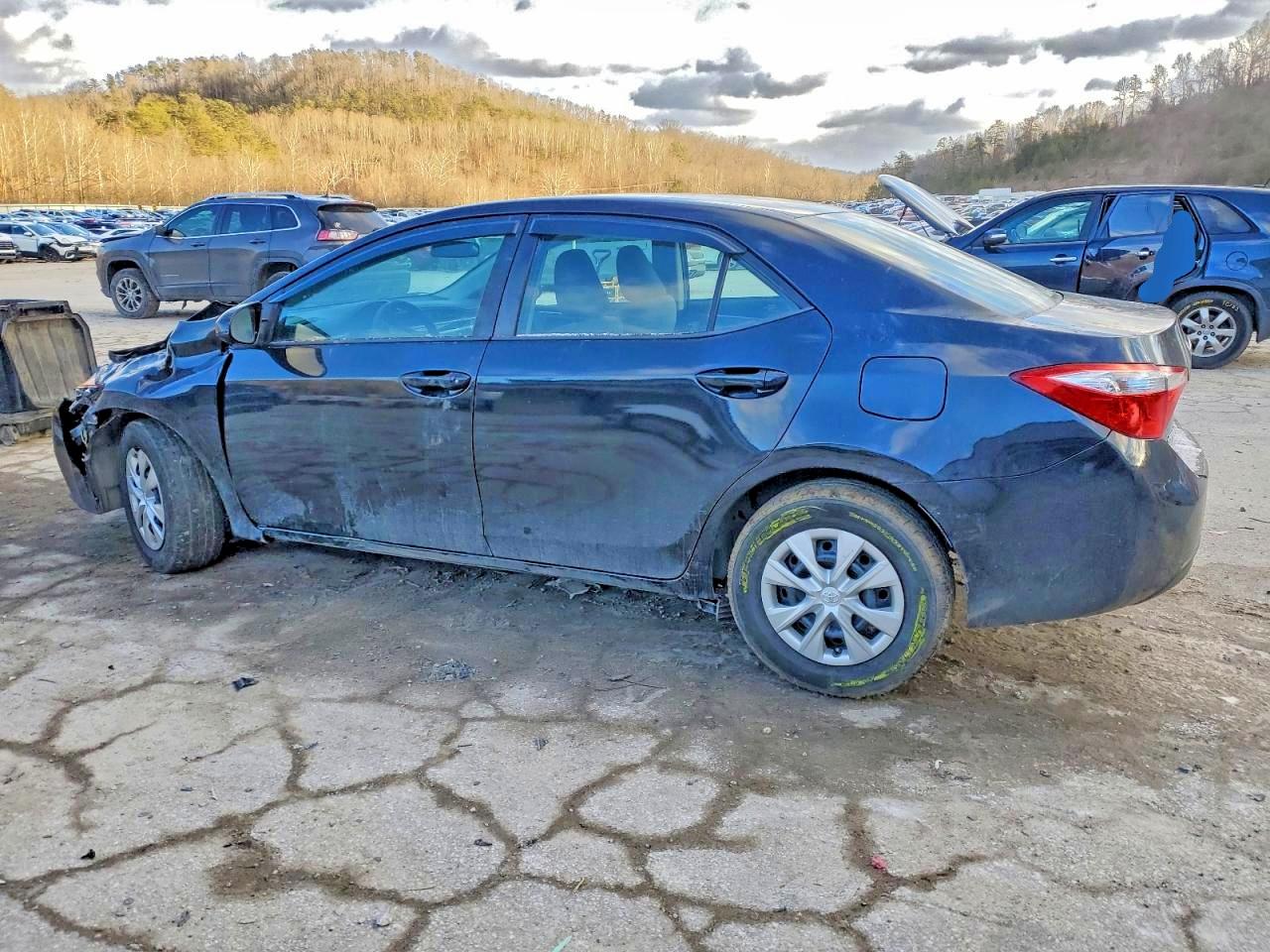 2014 TOYOTA COROLLA L photo 2