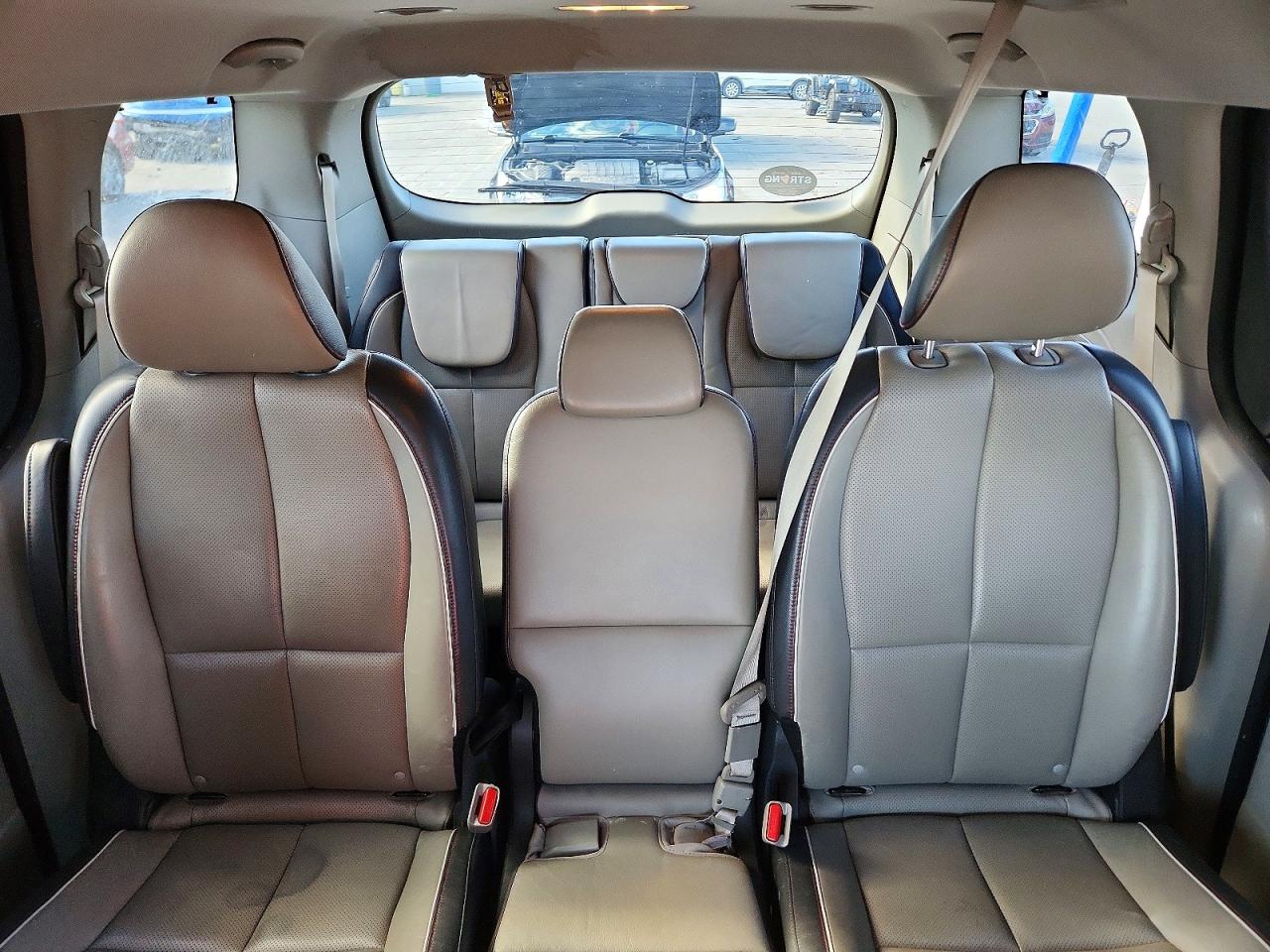 2017 KIA SEDONA LX photo 28