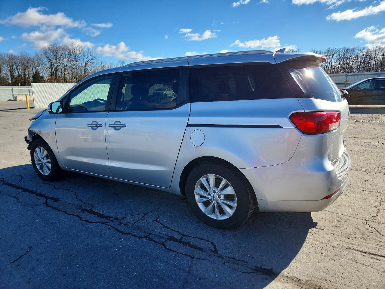 2017 KIA SEDONA LX photo 4
