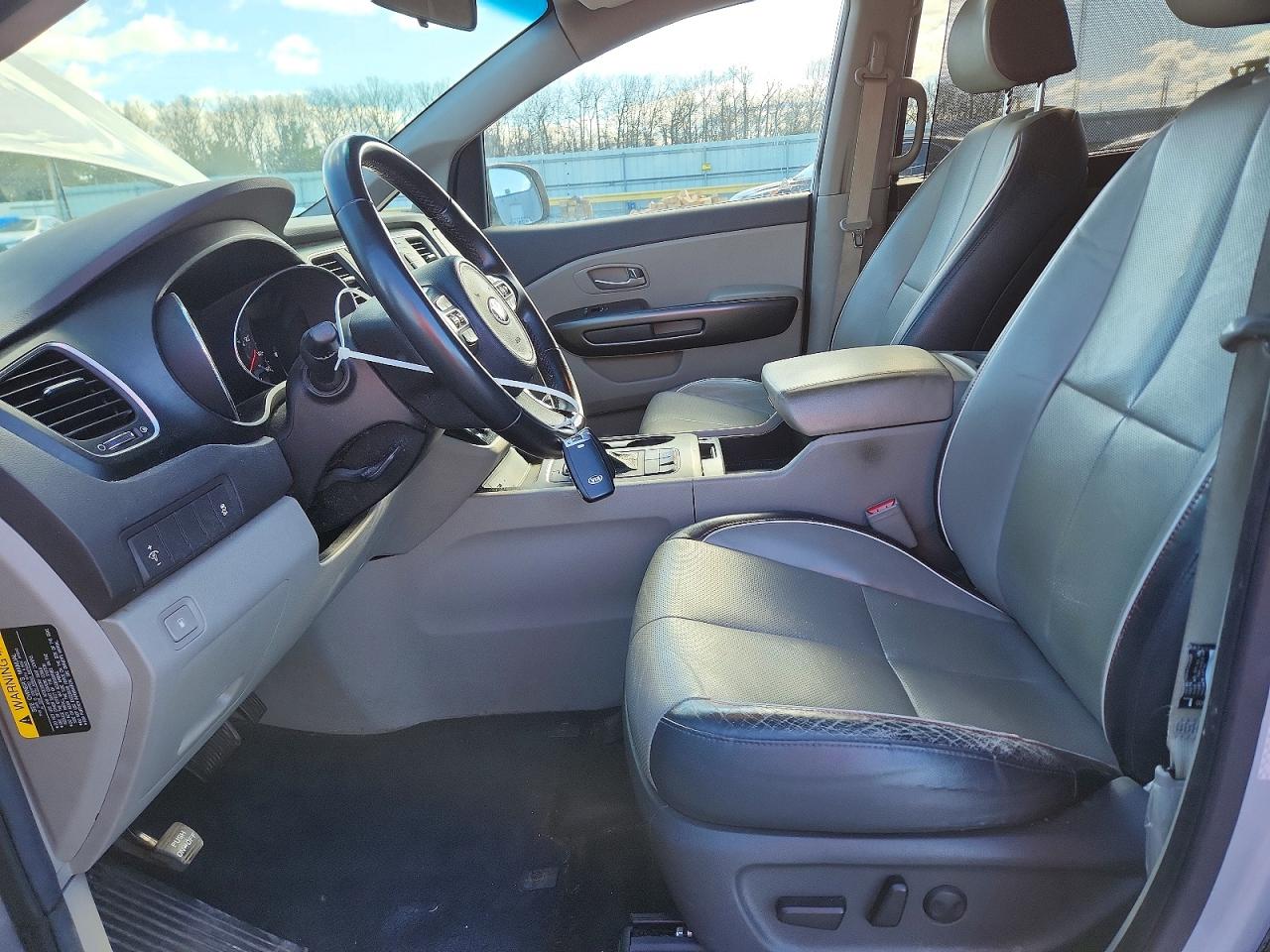 2017 KIA SEDONA LX photo 19