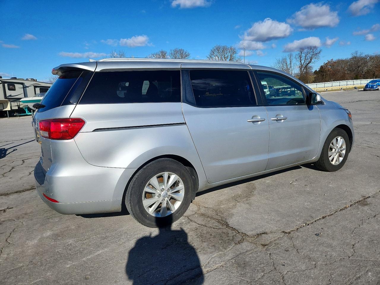 2017 KIA SEDONA LX photo 7