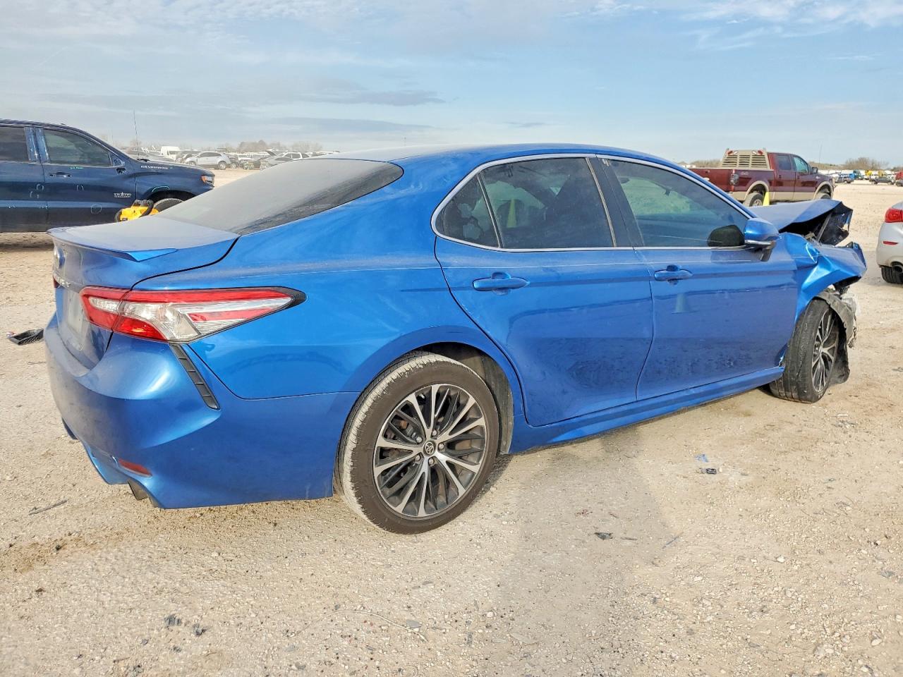 2018 TOYOTA CAMRY photo 5