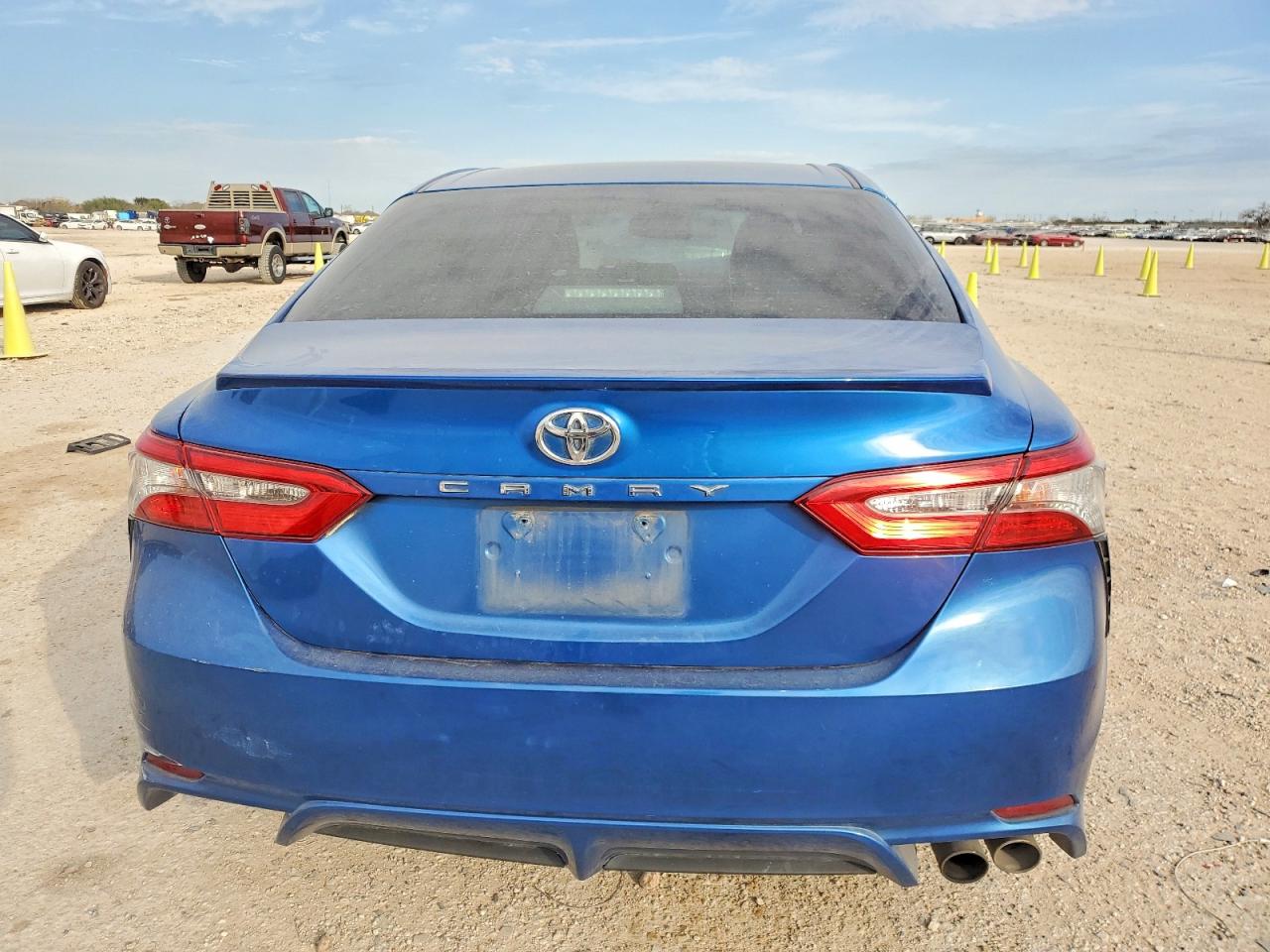 2018 TOYOTA CAMRY photo 11