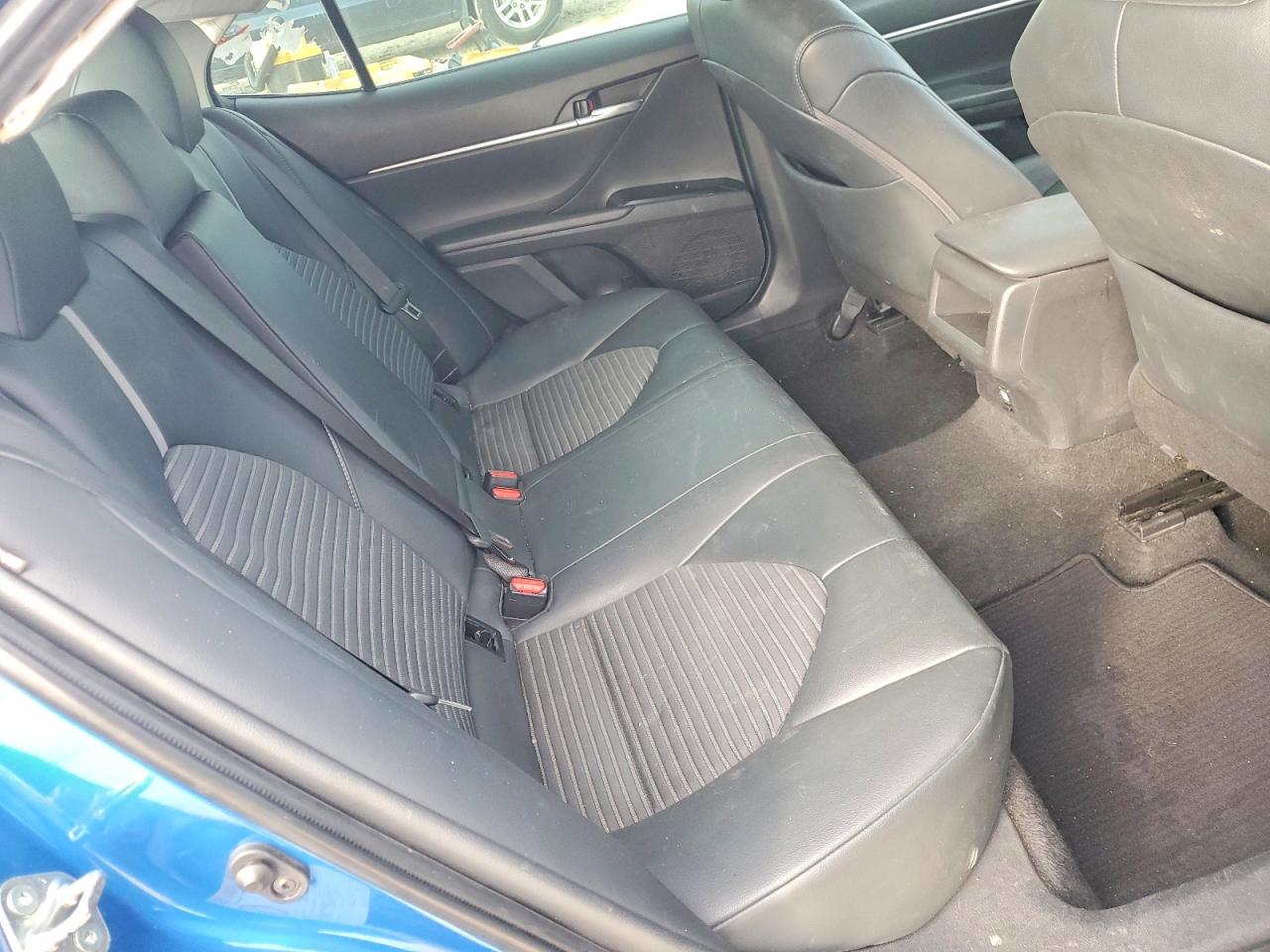 2018 TOYOTA CAMRY photo 19