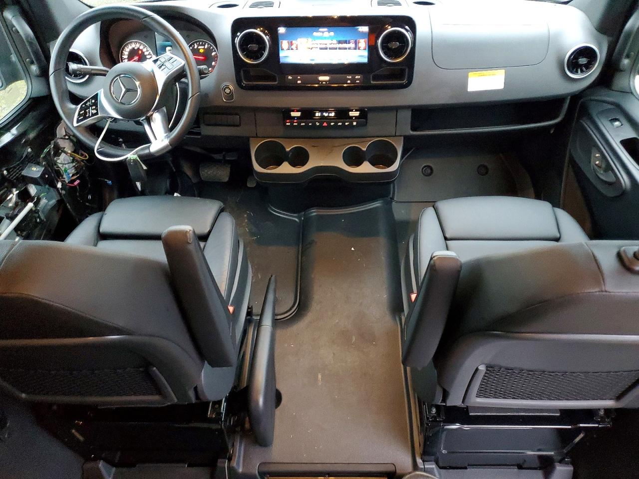 2025 MERCEDES-BENZ SPRINTER 2500 photo 8