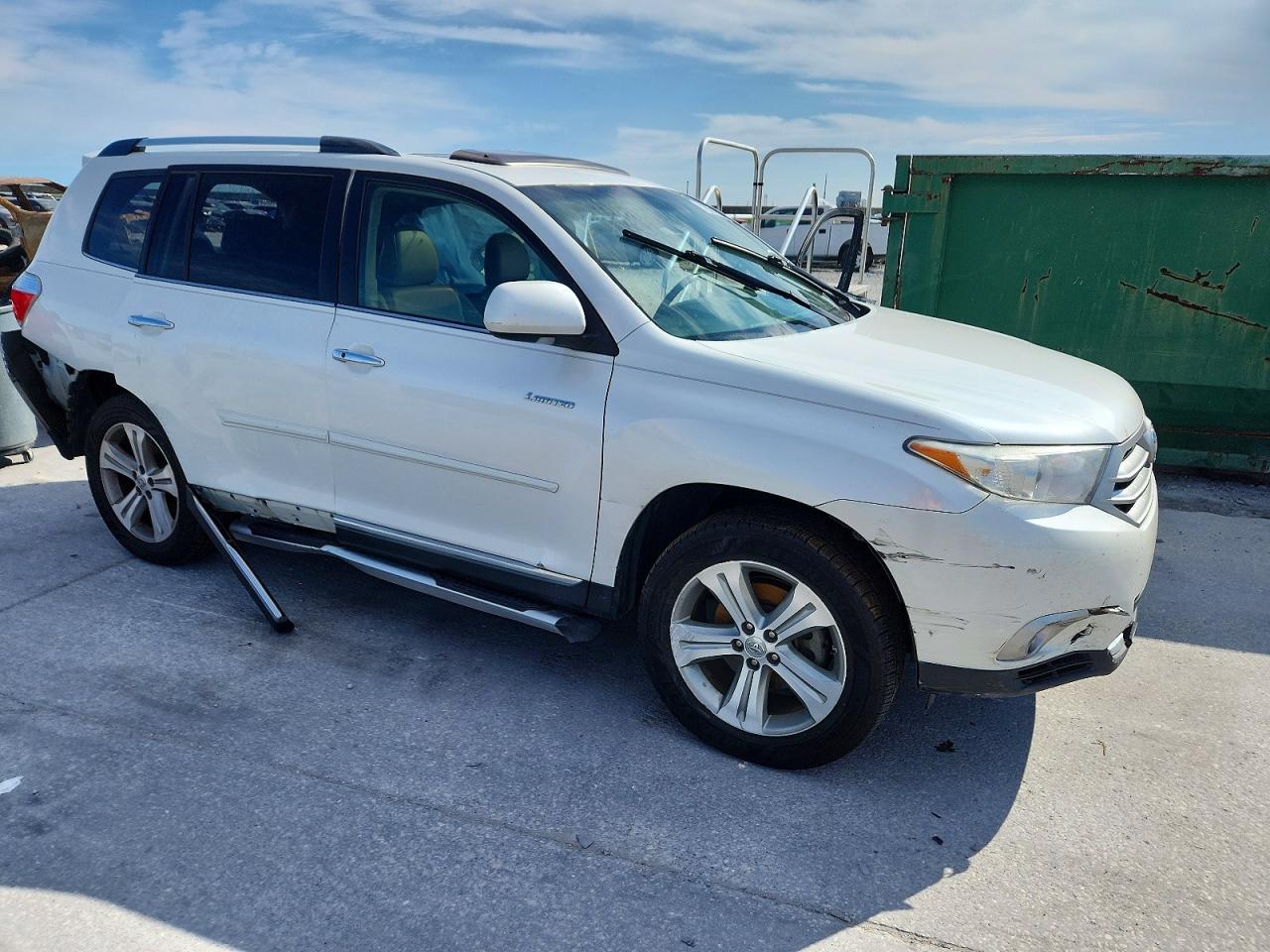 2013 TOYOTA HIGHLANDER LIMITED photo 10