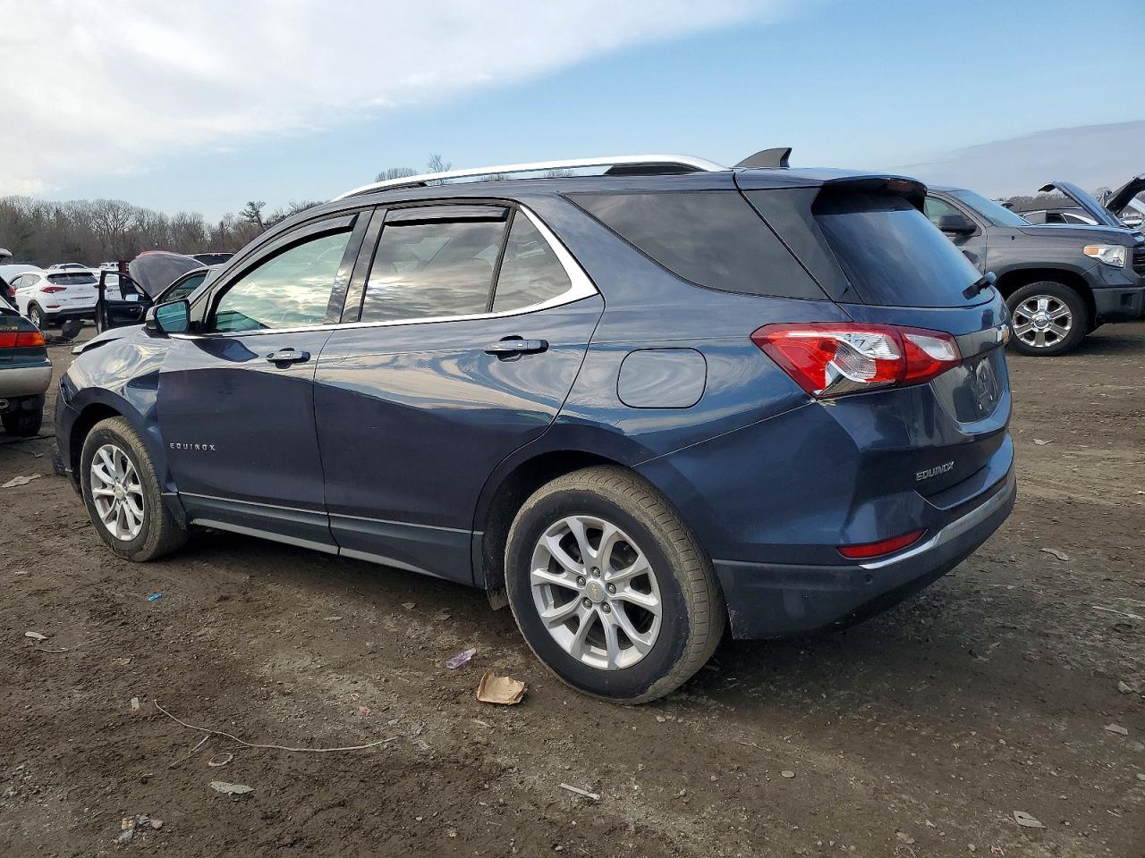 2019 CHEVROLET EQUINOX LT photo 2