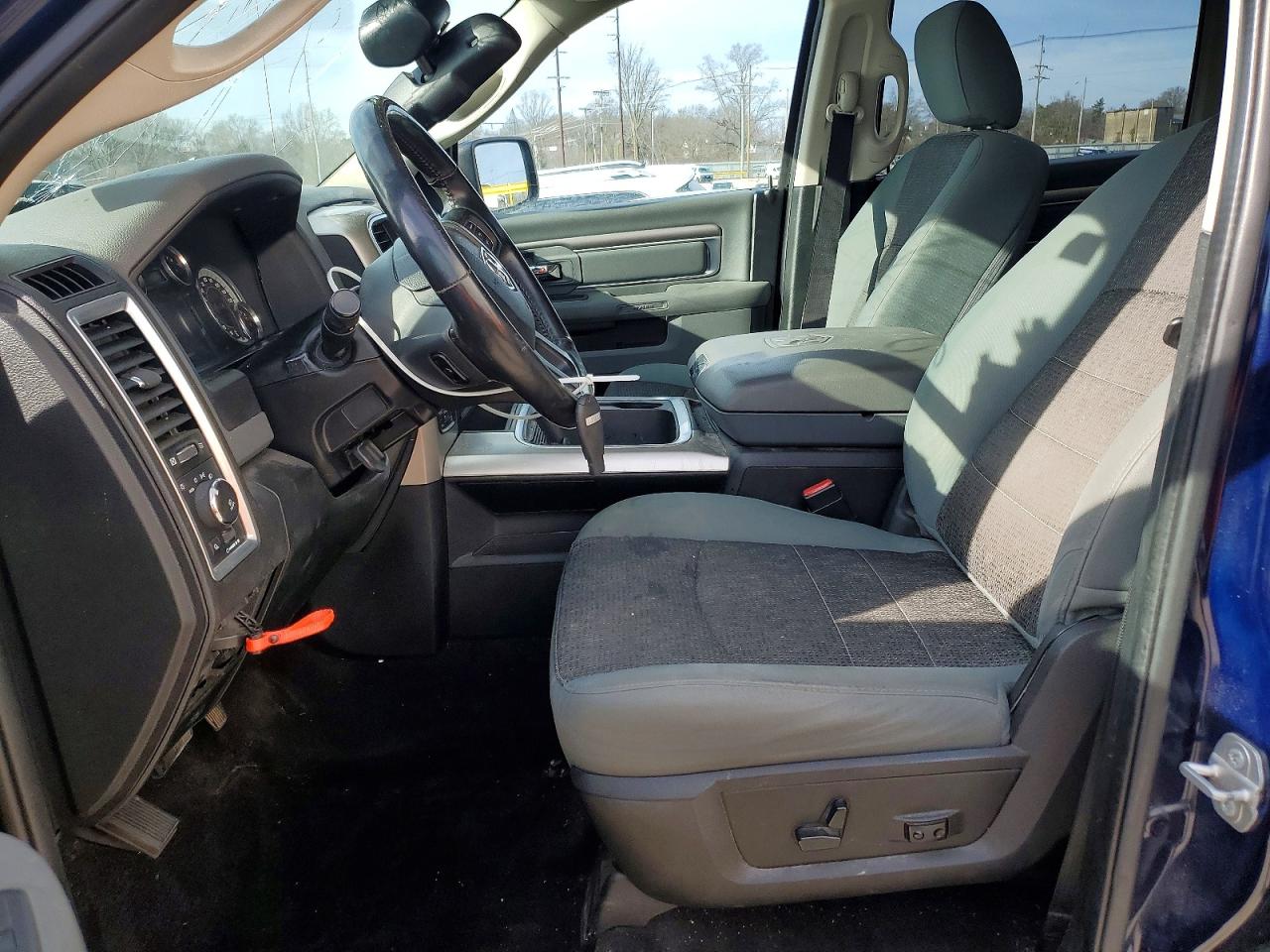 2017 RAM 1500 SLT photo 13