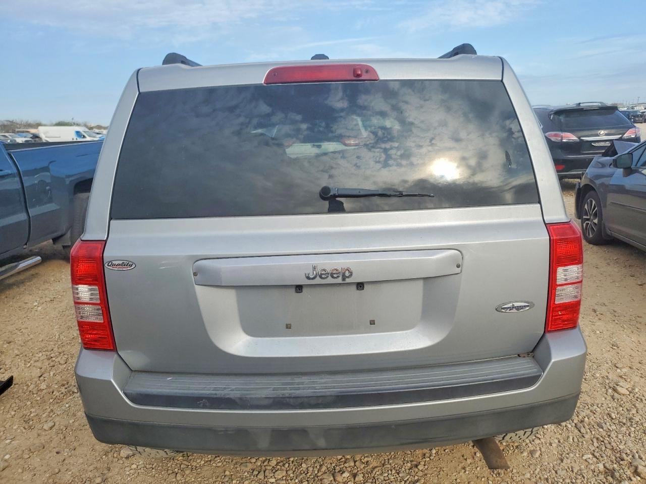 2014 JEEP PATRIOT LATITUDE photo 11