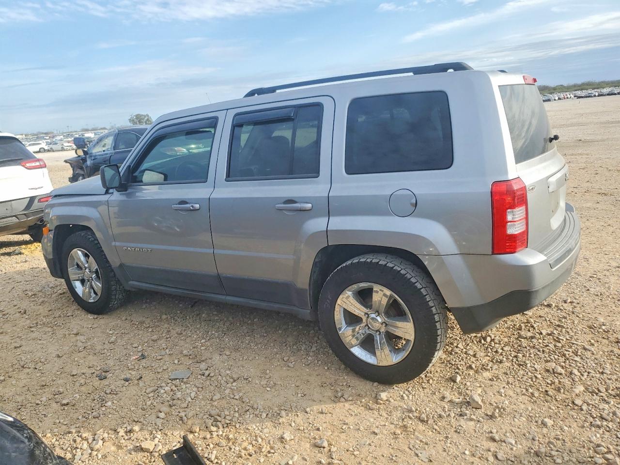 2014 JEEP PATRIOT LATITUDE photo 3