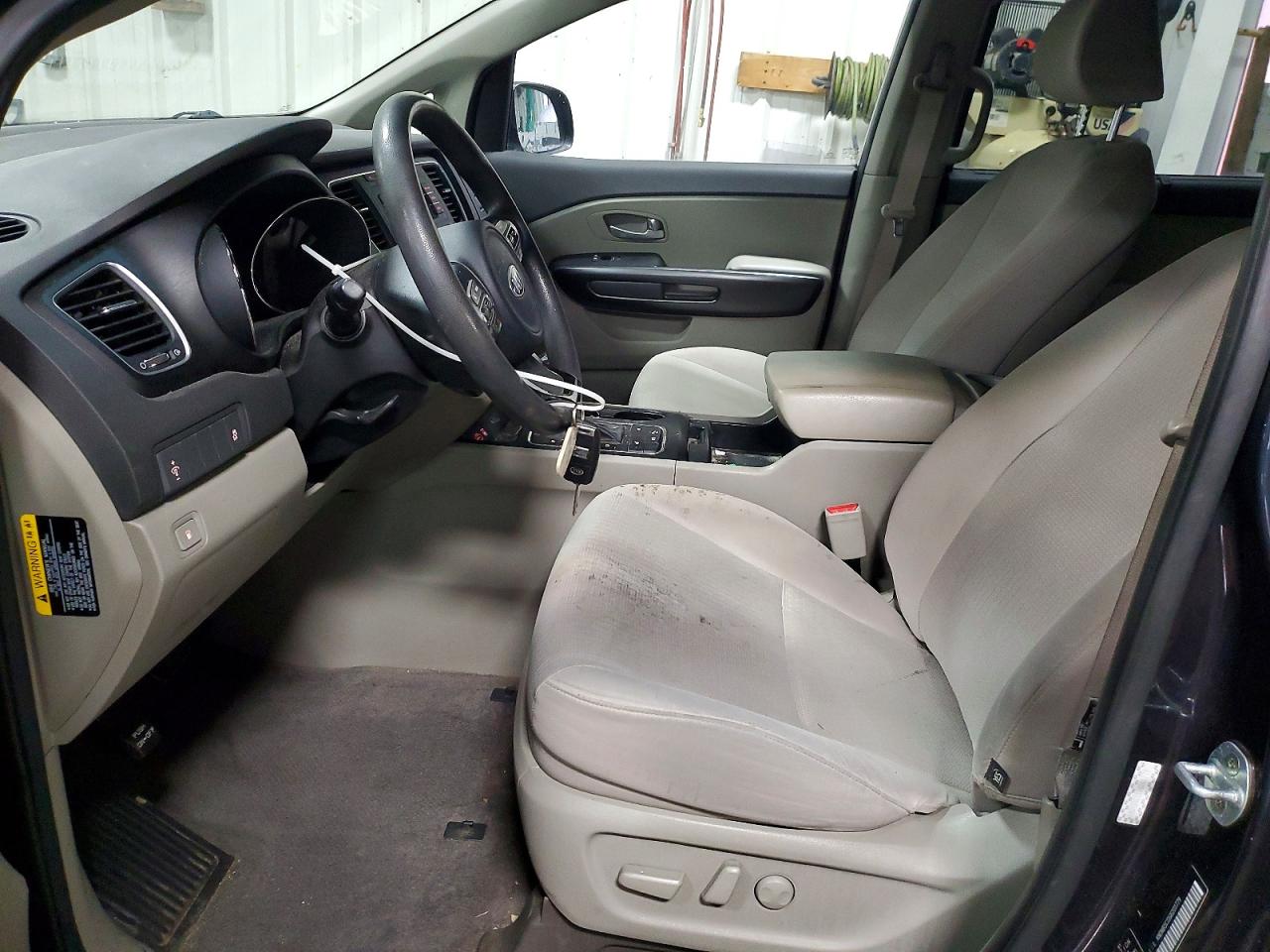 2016 KIA SEDONA LX photo 13