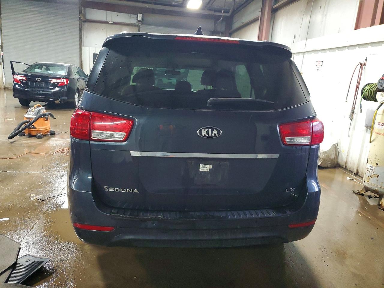 2016 KIA SEDONA LX photo 11