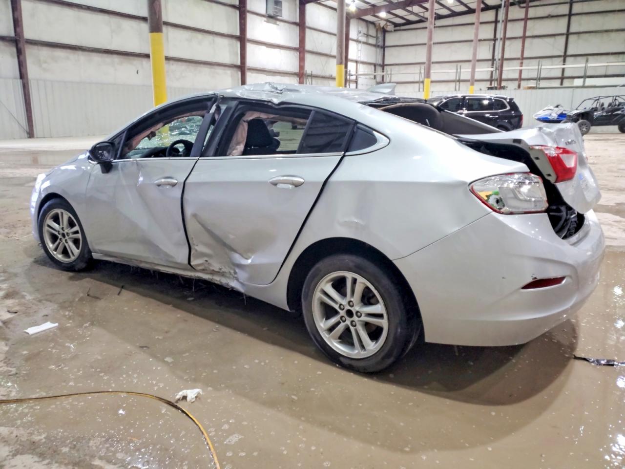 2017 CHEVROLET CRUZE LT photo 3