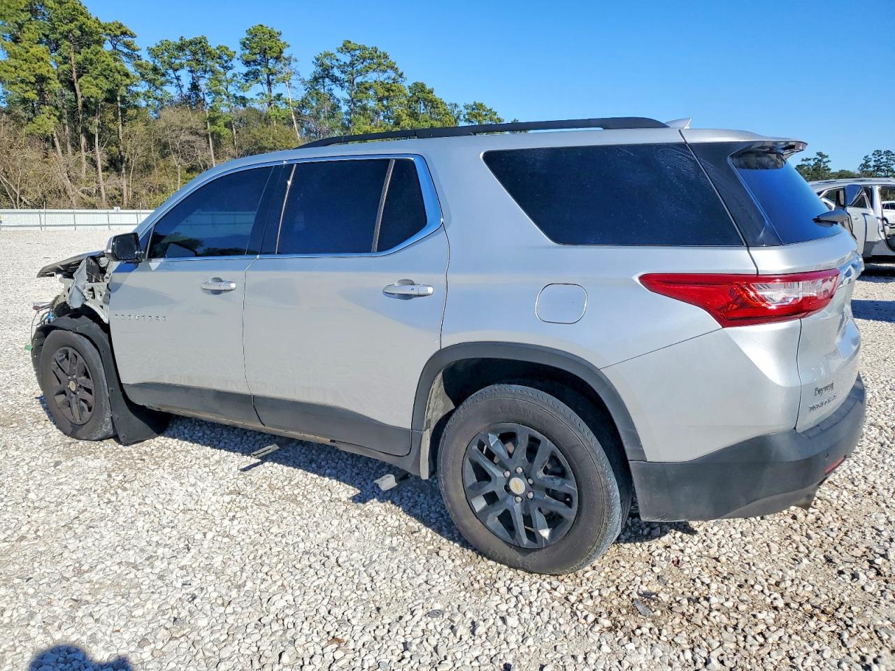 2019 CHEVROLET TRAVERSE LT photo 3