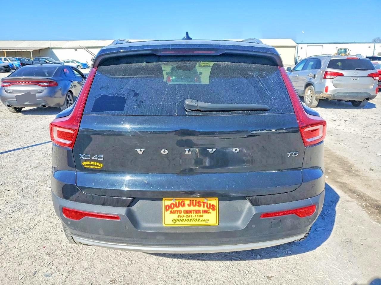 2021 VOLVO XC40 T5 MOMENTUM photo 11
