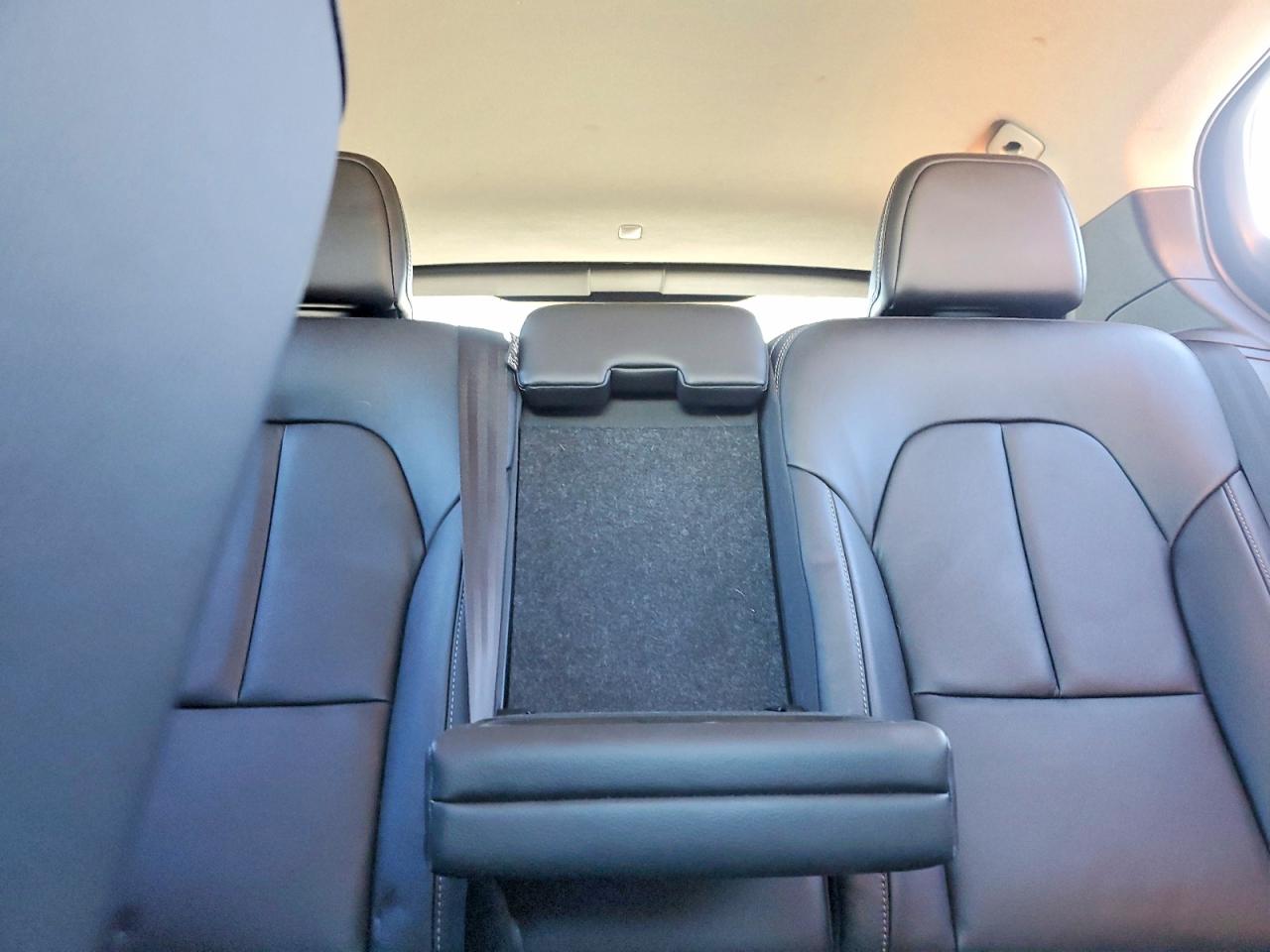 2021 VOLVO XC40 T5 MOMENTUM photo 19