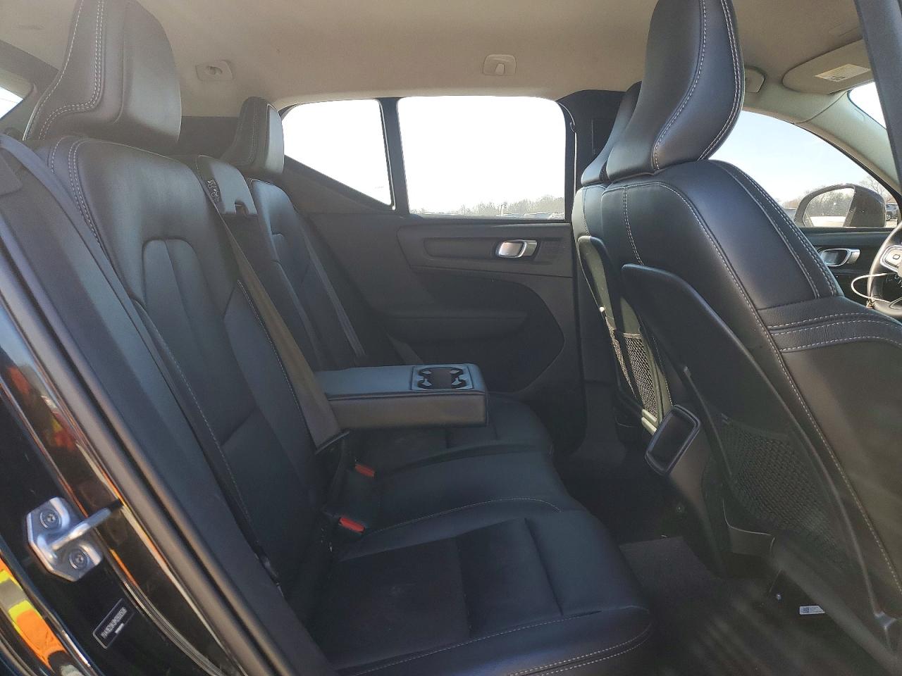 2021 VOLVO XC40 T5 MOMENTUM photo 21