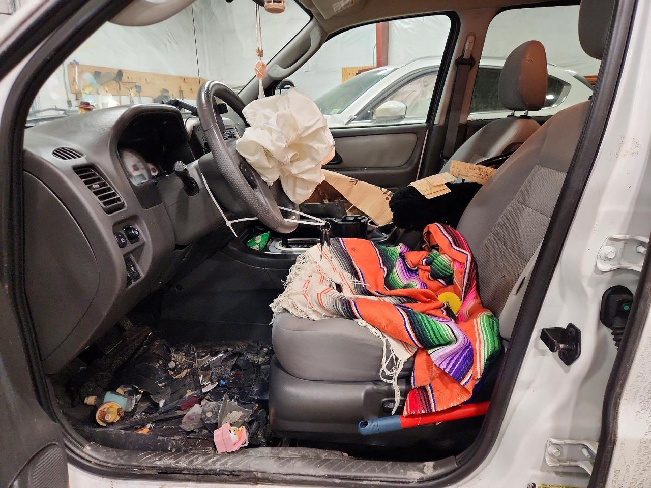 2005 FORD ESCAPE XLT photo 13