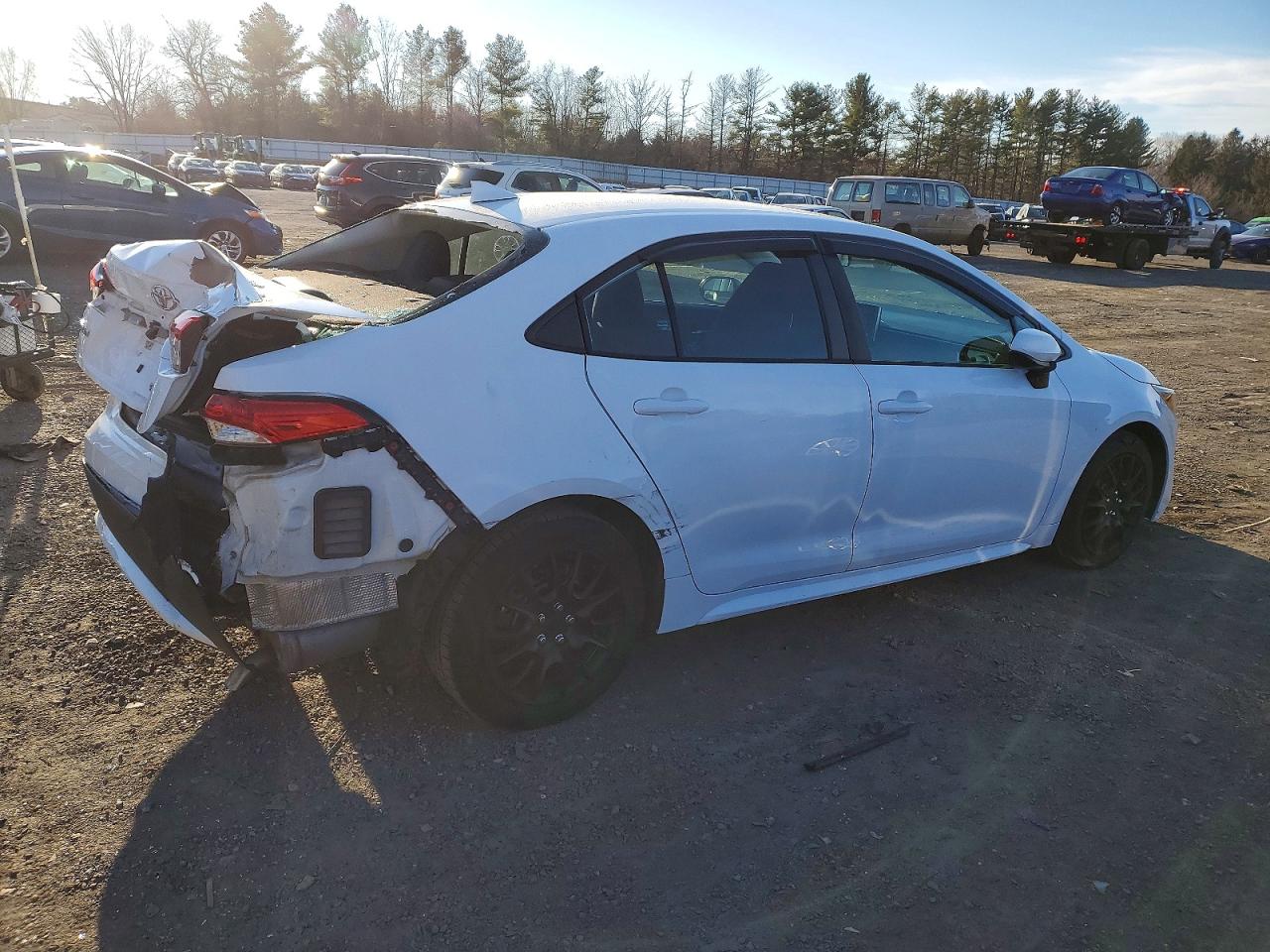 2021 TOYOTA COROLLA LE photo 3