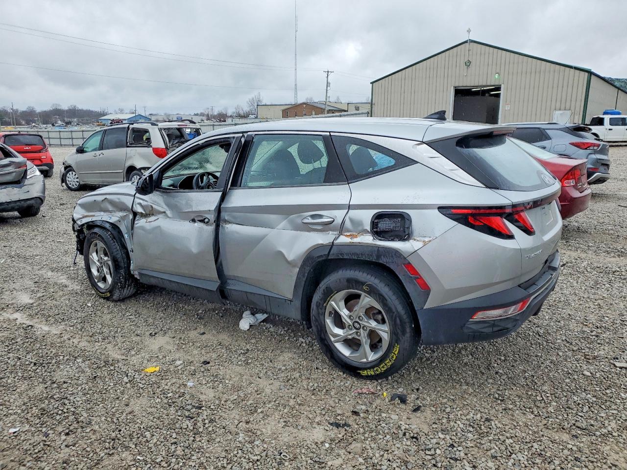 2022 HYUNDAI TUCSON SE photo 3