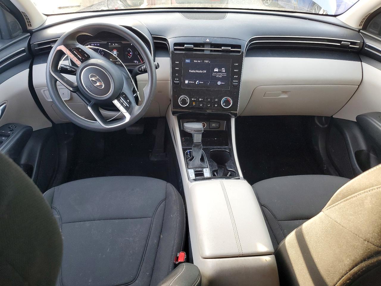 2022 HYUNDAI TUCSON SE photo 16