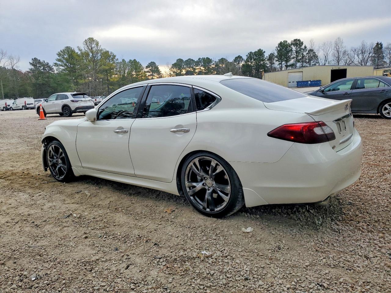 2012 INFINITI M37 photo 2