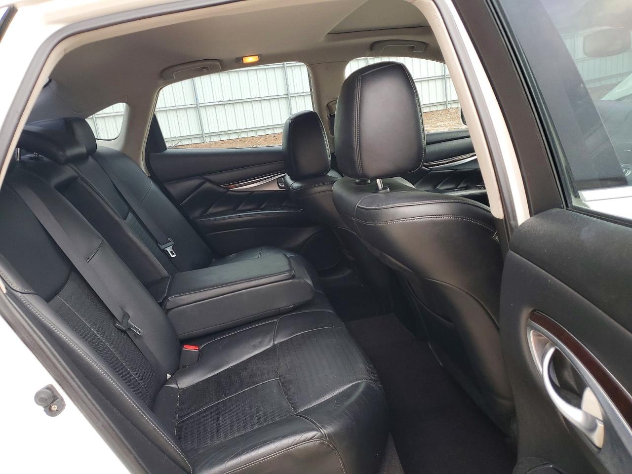 2012 INFINITI M37 photo 10